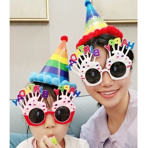 Kính chúc mừng sinh nhật, kính mắt chữ Happy Birthday độc đáo