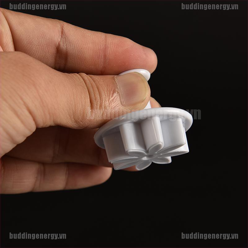 Bộ 4 Khuôn Nhựa Làm Bánh Tạo Hình Hoa Cúc Dễ Thương Tiện Dụng