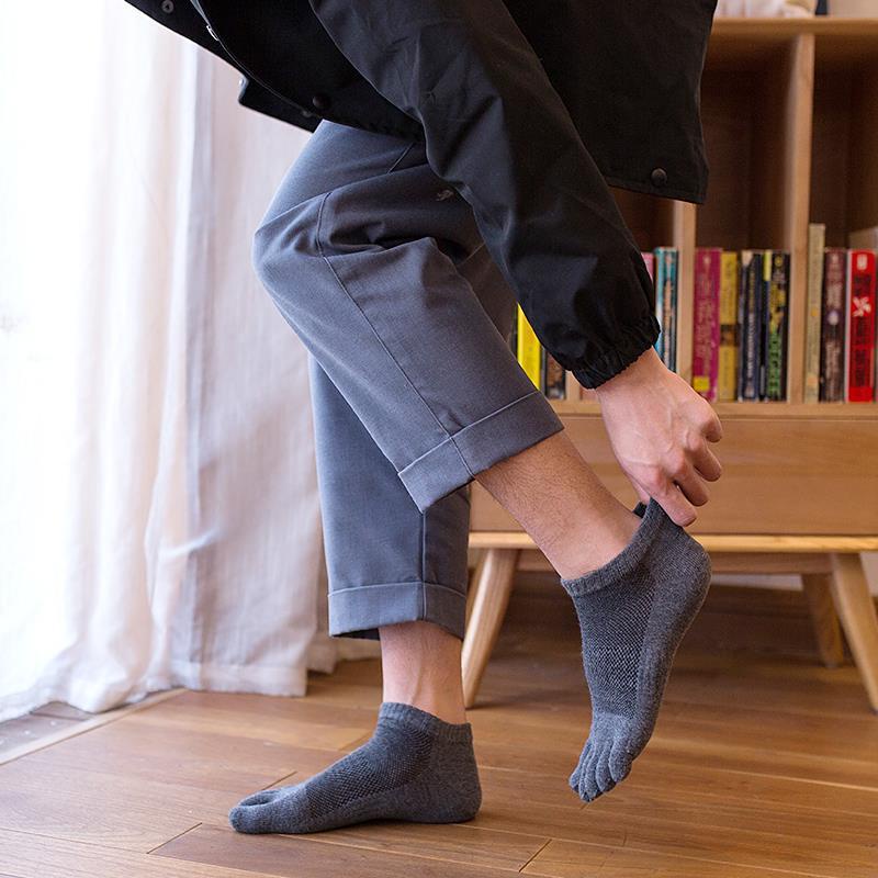 Tất Xỏ Ngón Nam Trơn Có Lỗ Thông Hơi Tạo Cảm Giác Thông Thoáng Dễ Chịu