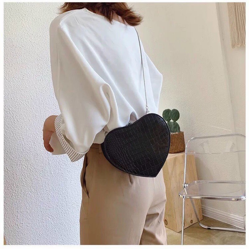 Túi đeo chéo trái tim mini