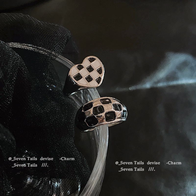 Nhẫn hở 17KM trái tim kẻ ô vuông trắng đen thời trang cá tính