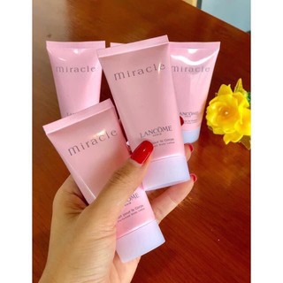 SỮA DƯỠNG THỂ THƠM HƯƠNG NƯỚC HOA LANCOME MIRACLE BODY LOTION