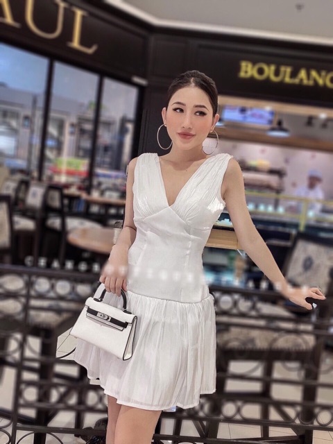 Set áo croptop hoa cột eo kèm chân váy dài đính nút | BigBuy360 - bigbuy360.vn