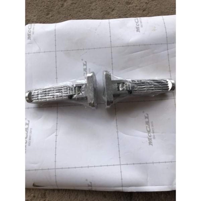 để chân sau xe điện ninja vinfast ludo