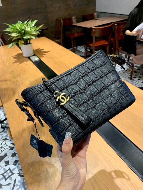 Túi X hobo da sần box nam châm | BigBuy360 - bigbuy360.vn