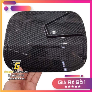 Ốp nắp đậy bình xăng Toyota Corolla Cross 2020 vân Carbon