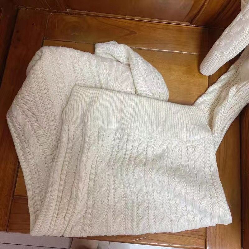 Set áo len cổ tròn và chân váy len dáng dài vintage