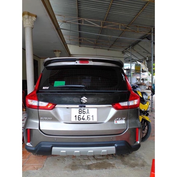 Đuôi gió Suzuki XL7 sơn theo màu xe
