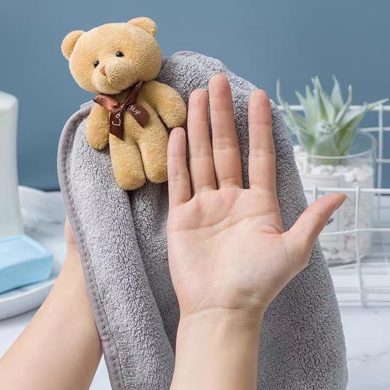 Khăn lau tay hình gấu Teddy có móc treo