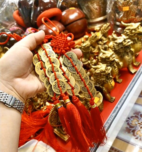 Xâu tiền xu lục đế có dây kết đồng tâm đỏ mang may mắn đồ phong thuỷ