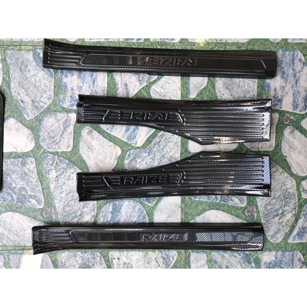 Ốp Bậc Cửa Cho Xe Toyota Raize 2021 2022 Carbon