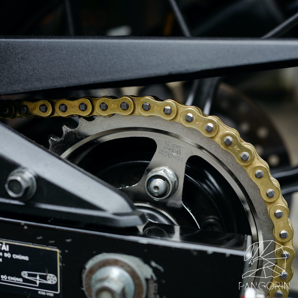 Sên xe máy RK Takasago Chain mã GB-428-SB, màu vàng, không phốt cao su, kích thước 9 ly - 428, 124 / 132 mắc sên