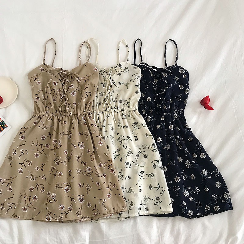 Jumpsuit hai dây hoa nhí sẵn màu sữa