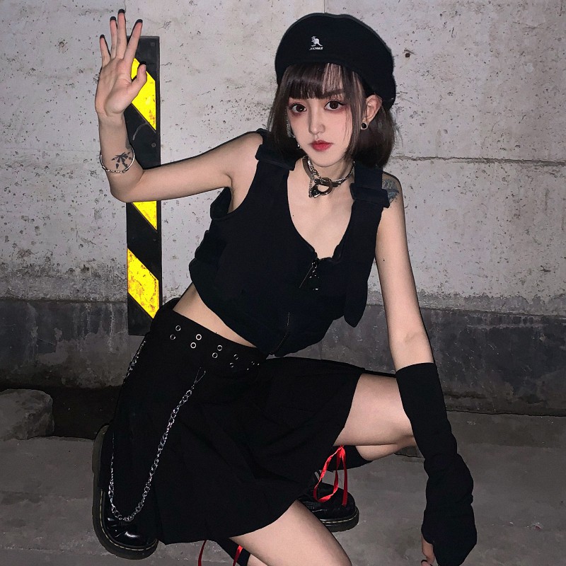 Chân váy lưng cao tôn dáng thiết kế xếp ly phối dây xích sành điệu thời trang phong cách Hồng Kông | BigBuy360 - bigbuy360.vn