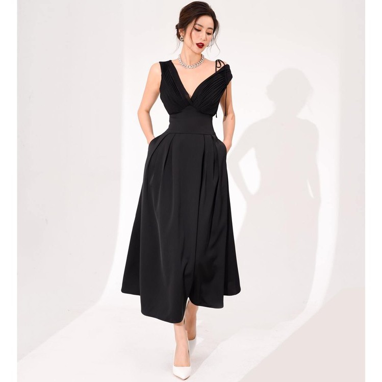 Đầm maxi đen đi tiệc sang trọng, thiết kế cổ V dáng xòe