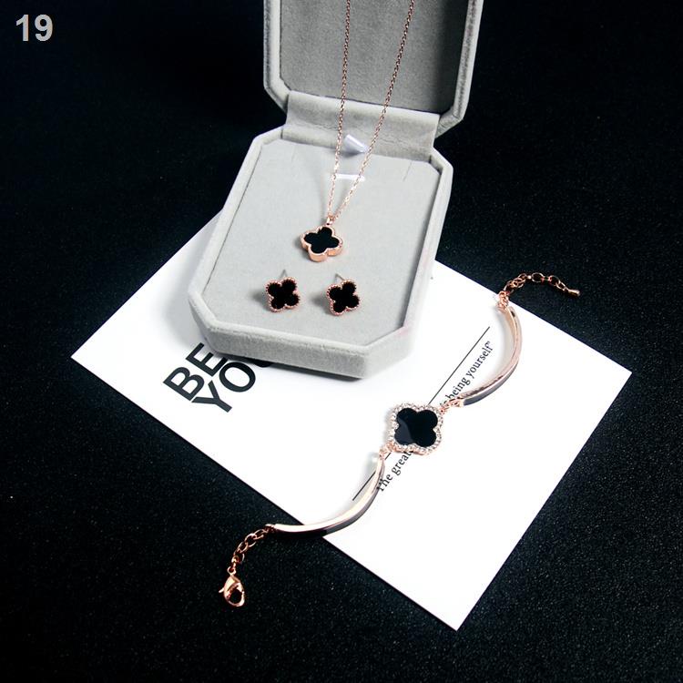 2021♞◕Cỏ bốn lá Vòng cổ phụ nữ đeo tay Nhẫn Bông tai Bộ trang sức món thời ba