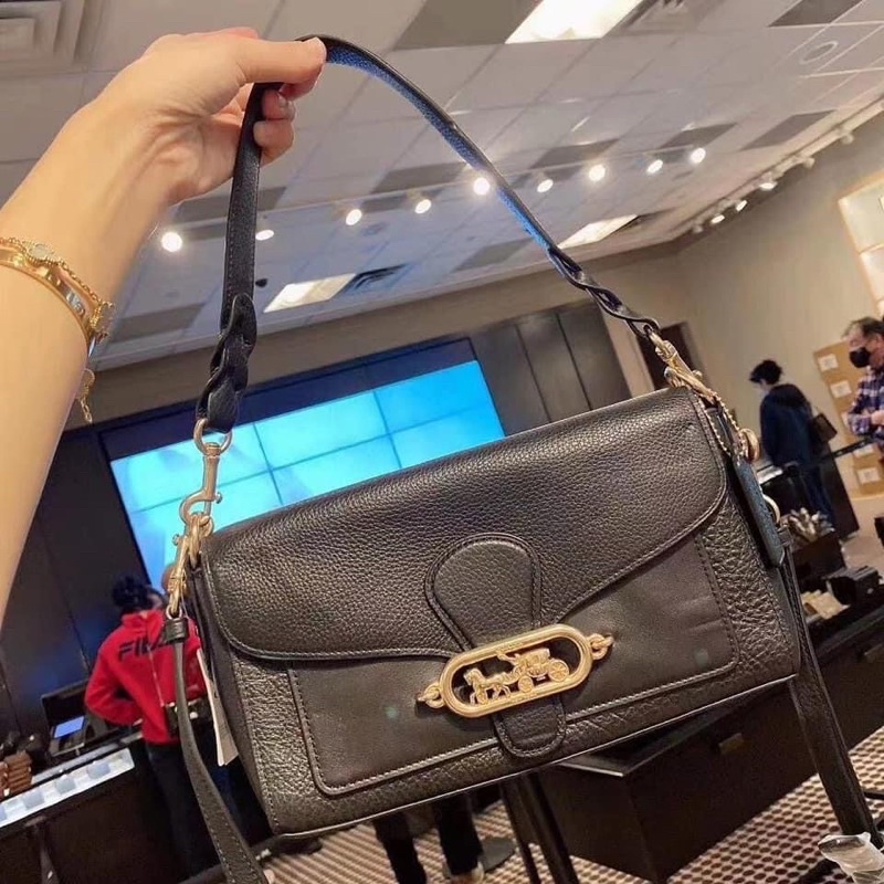 Túi đeo chéo nữ coach