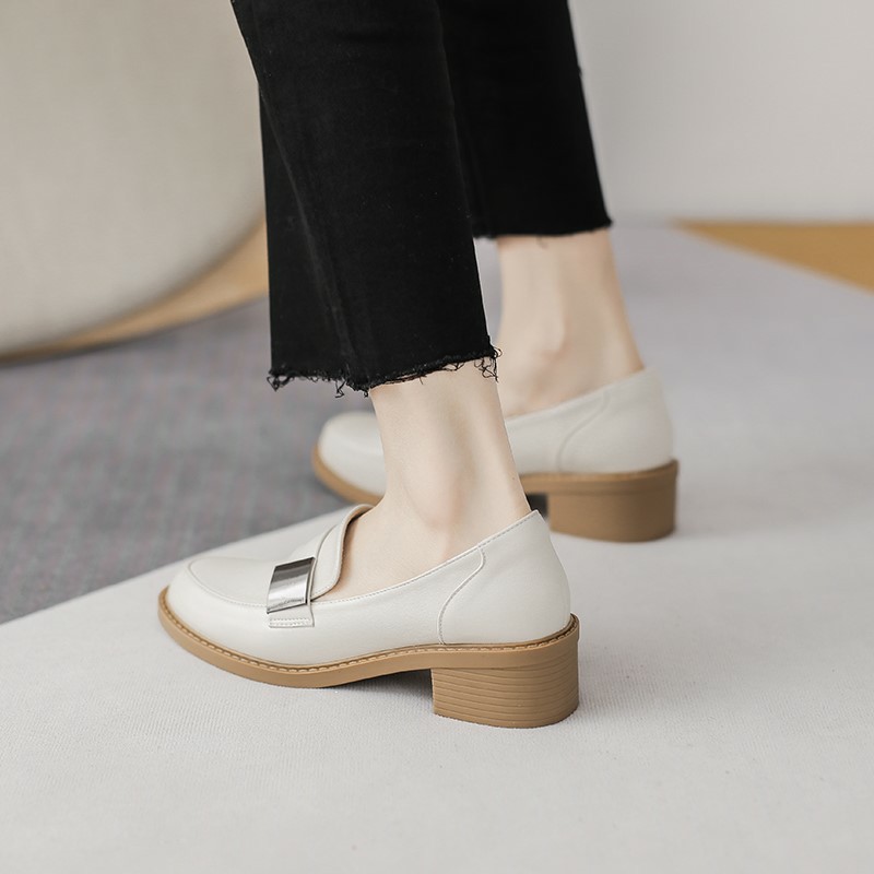 Giày đế vuông nữ màu trắng thanh lịch | BigBuy360 - bigbuy360.vn