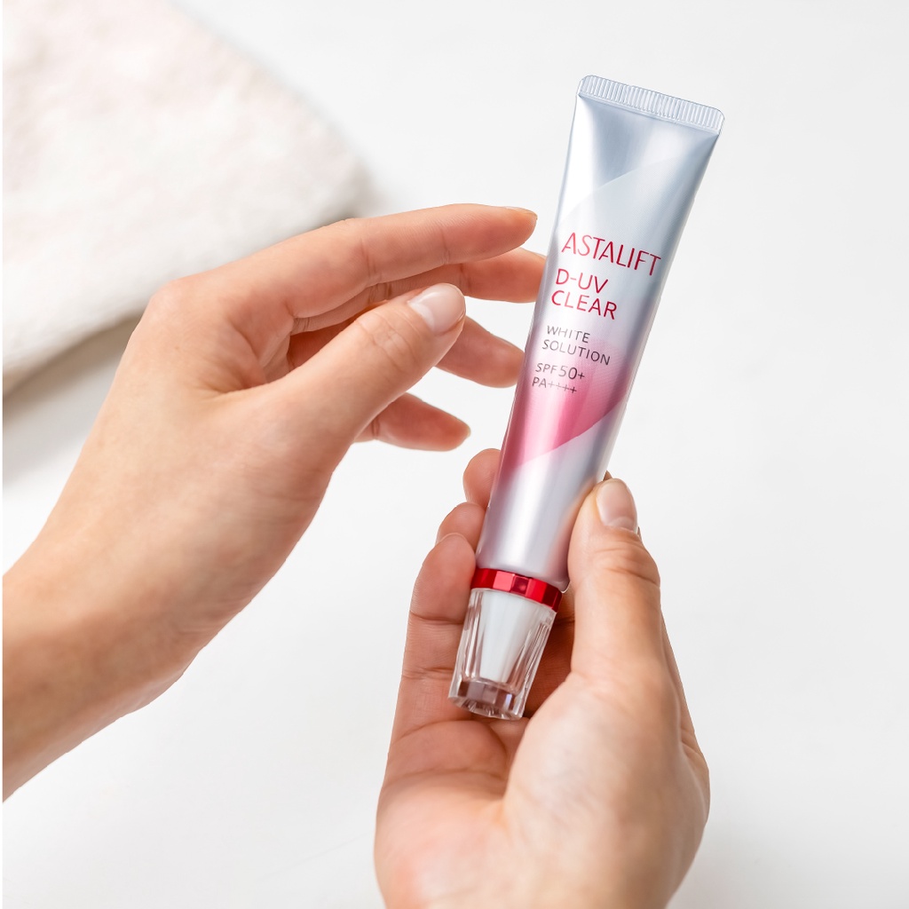 Kem Chống Nắng Dưỡng Trắng Da Đẩy Lùi Tàn Nhang Đồi Mồi ASTALIFT D-UV Clear White Solution SPF50+ PA++++ 30ml