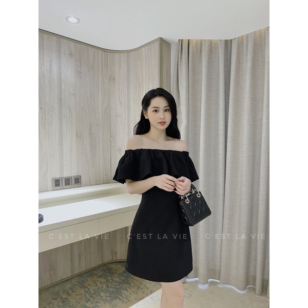 Váy đen xốp trễ vai C'est la vie