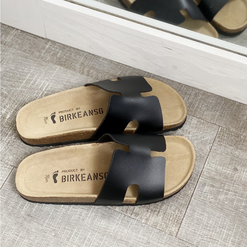 - DÉP QUAI CHỮ H DA PU MÀU ĐEN UNISEX