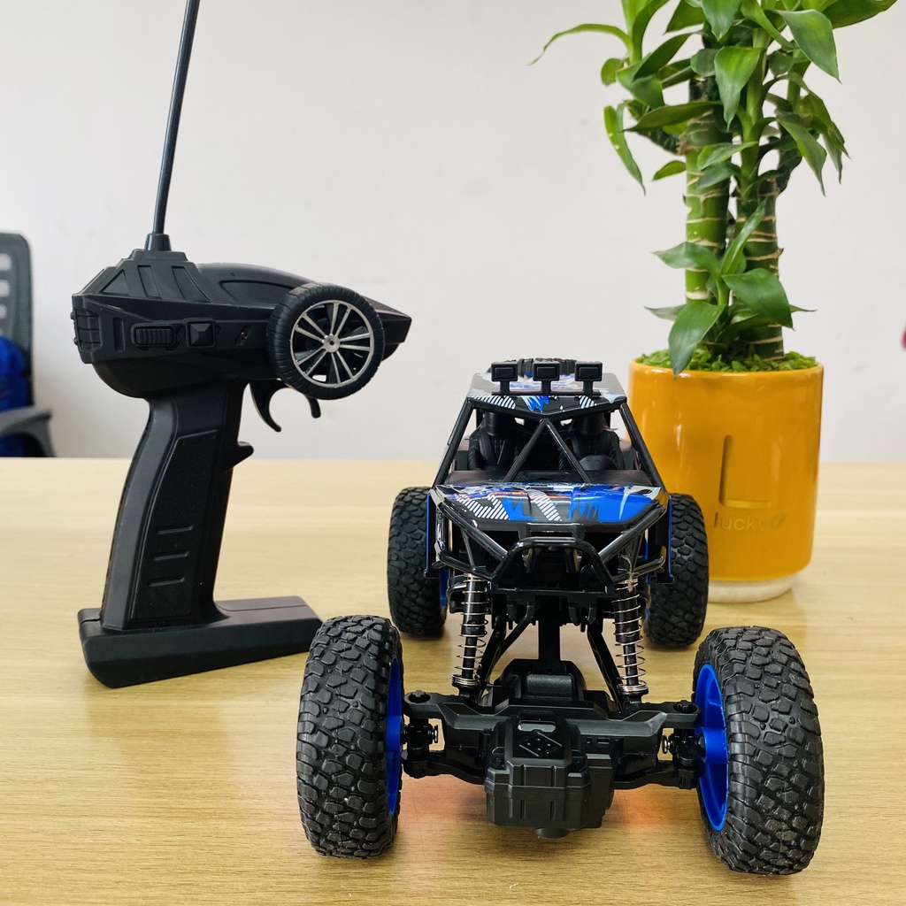 Xe ô tô địa hình leo núi điều khiển từ xa 4 chiều pin sạc XB 1009