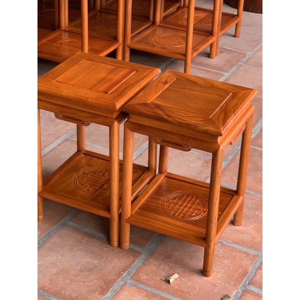 Đôn chân tròn gỗ gõ  đỏ  kích thước  vuông 30cm cao 50 cm.
