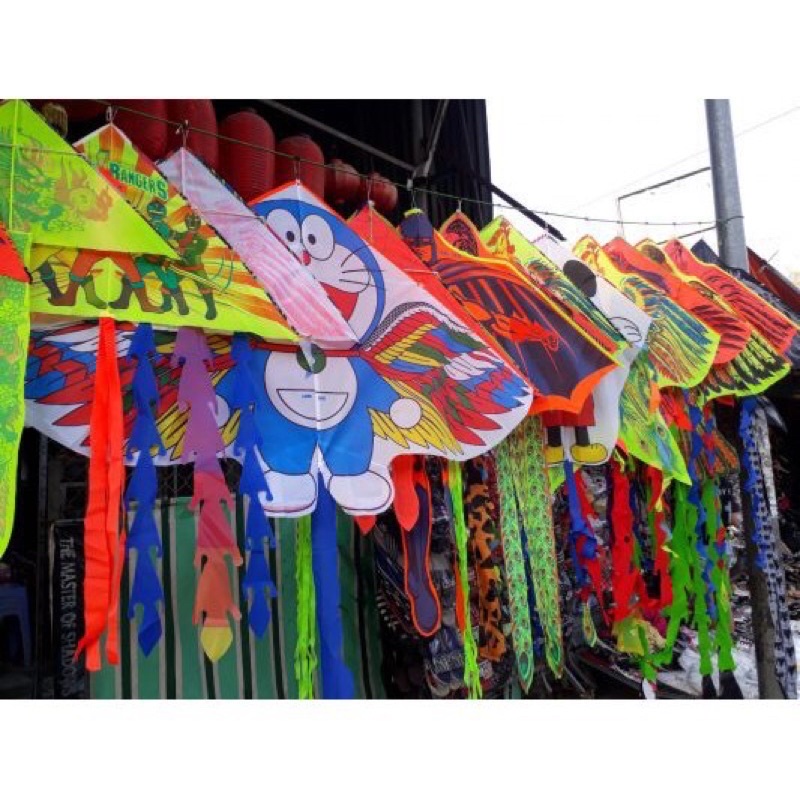 Diều thả ngoài trời, đồ chơi vận động cho bé