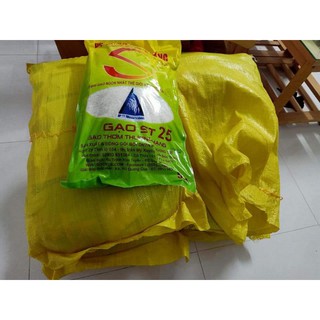 Gạo ST25 ( gạo chú Hồ Quang Cua )