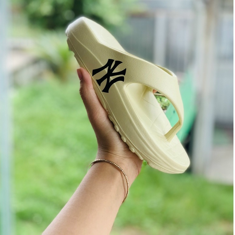 Dép 𝐌𝐋𝐁 nam nữ, dép quai ngang nam nữ unisex 𝐌𝐋𝐁 ❤️FREESHIP + Hộp❤️ dép kẹp 𝐌𝐋𝐁 𝐍𝐘 thể thao bóng chày nam nữ in 𝐍𝐘 vàng