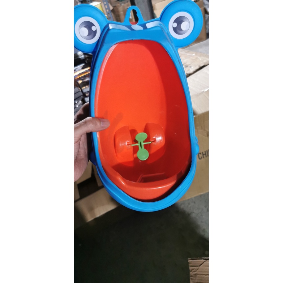 Bô đi tiểu hình con ếch ngộ nghĩnh đáng yêu gắn tường cho bé trai, dụng cụ tập đi vệ sinh cho trẻ( Giao Màu Ngẫu Nhiên)