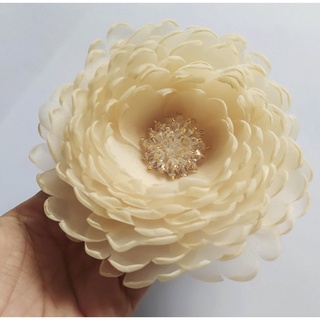 Hoa cài áo handmade cúc màu kem đẹp