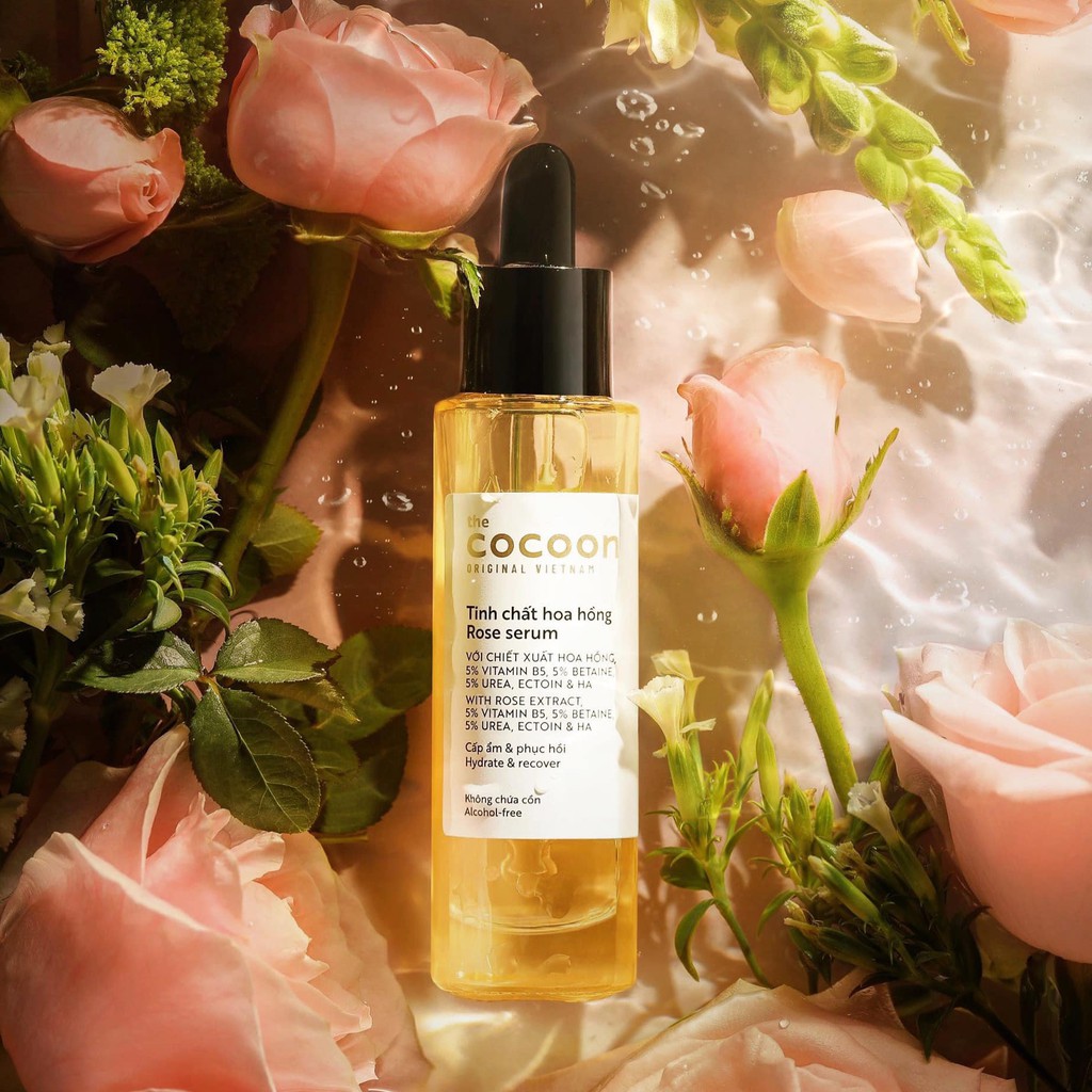 [CHÍNH HÃNG] Serum Tinh Chất Hoa Hồng Cocoon Thuần Chay giúp da trở nên căng mọng và ẩm mịn.