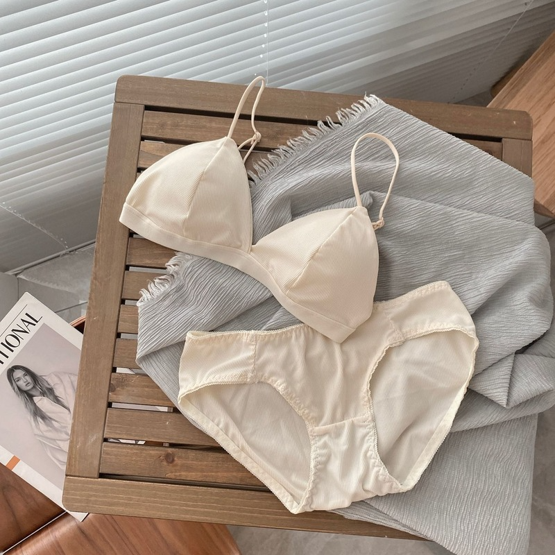 Bộ Quần Áo Lót Không Gọng Quyến Rũ Trẻ Trung Cho Bạn Gái