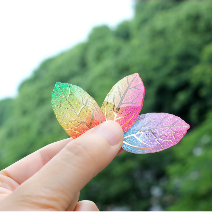Charm chiếc lá lưu ly gân vàng cho các bạn trang trí vỏ ốp điện thoại, dán Jibbitz, DIY