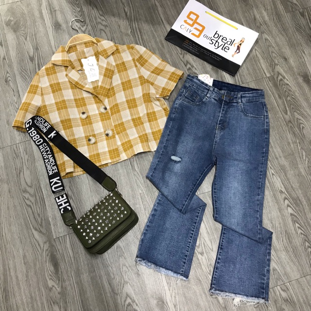 Sơ mi dáng croptop cổ vest