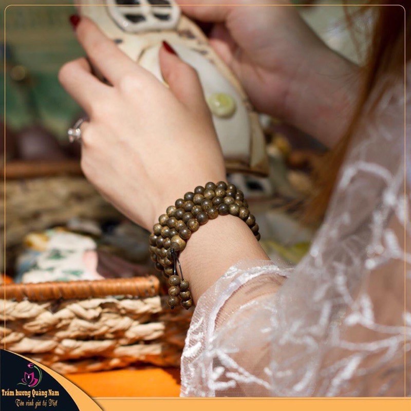 Hộp Gấm + Vòng tay trầm tốc 108 hạt mix charm hoa sen bạc