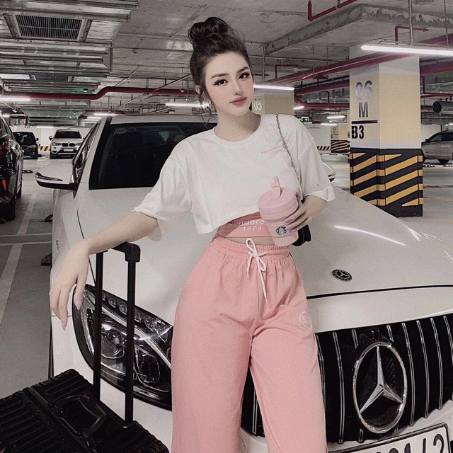 Quần jogger thêu Spun kèm 2 áo croptop thêu Groundbreaking 1974 | BigBuy360 - bigbuy360.vn