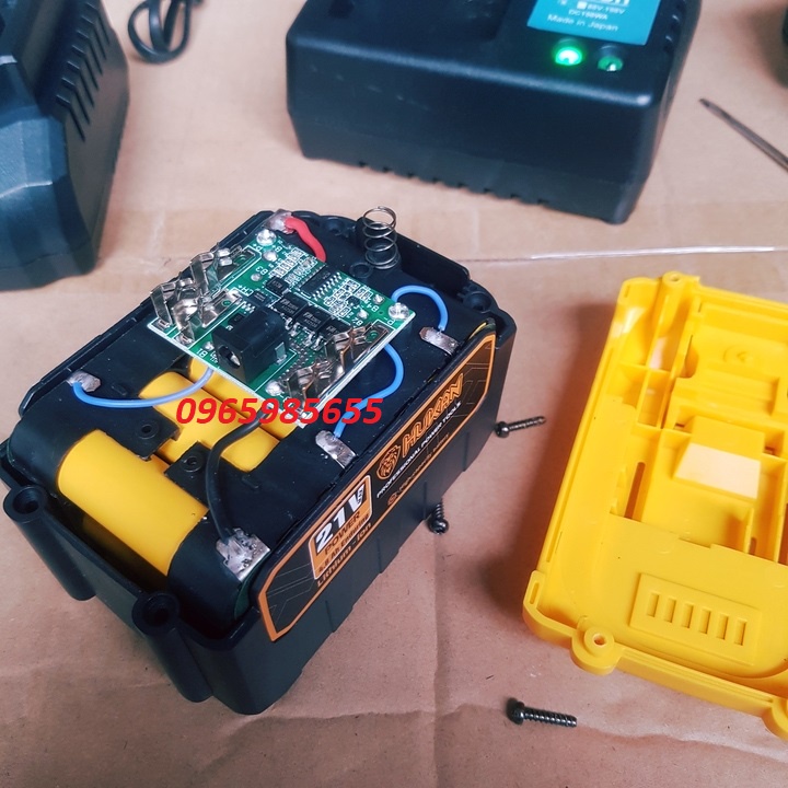 Pin máy khoan, máy siết bulong HUKAN 15cell 21V Li-ion chân pin phổ thông cho dòng máy khoan, siết, mài, cưa pin