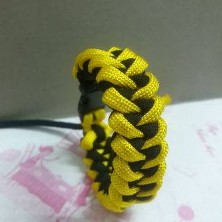 [HOT] Vòng Paracord Đen Vàng Shark Jaw Bones