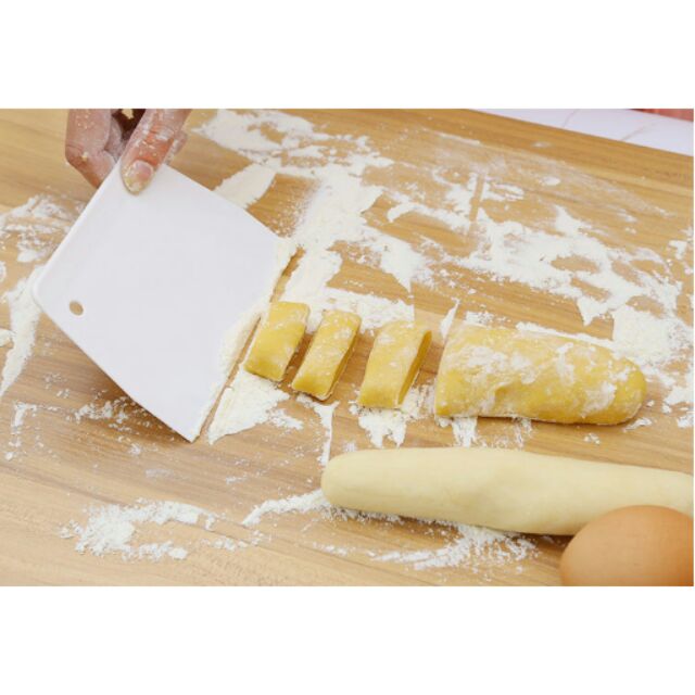Dụng cụ cắt và vét bột nhựa