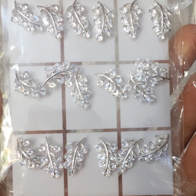 Khuyên tai hình lá oliu me đính đá nhân tạo