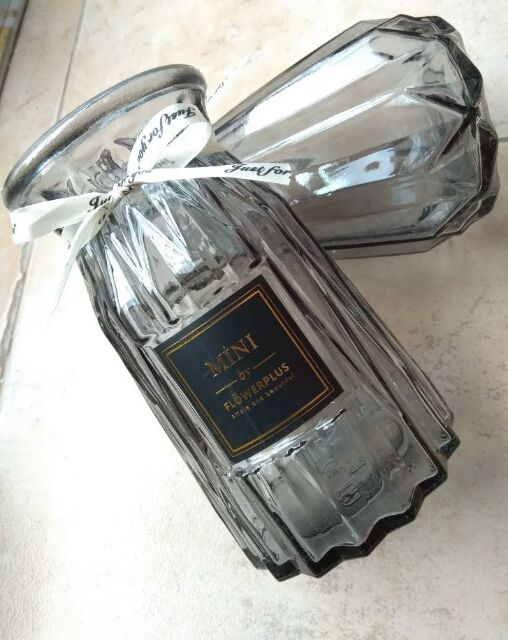 Bình hoa thủy tinh màu