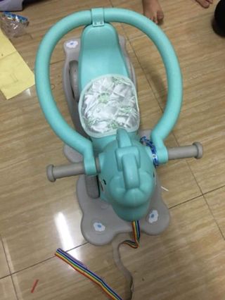 Ngựa bập bênh  có nhạc cho bé
