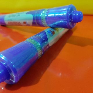 Bút lông dầu (1 cây loại to), sản phẩm như hình.