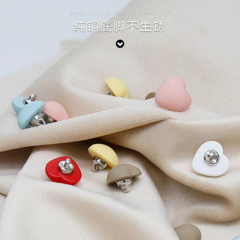 Nút Áo cardigan Dệt Kim Hình Trái Tim Đính Ngọc Trai Nhiều Màu Sắc Dễ Thương Cho Bé sm