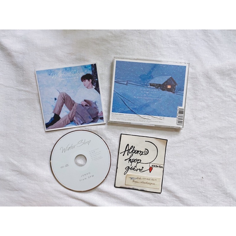 2pm Junho album Winter Sleep gồm CD và mini booklet như hình.