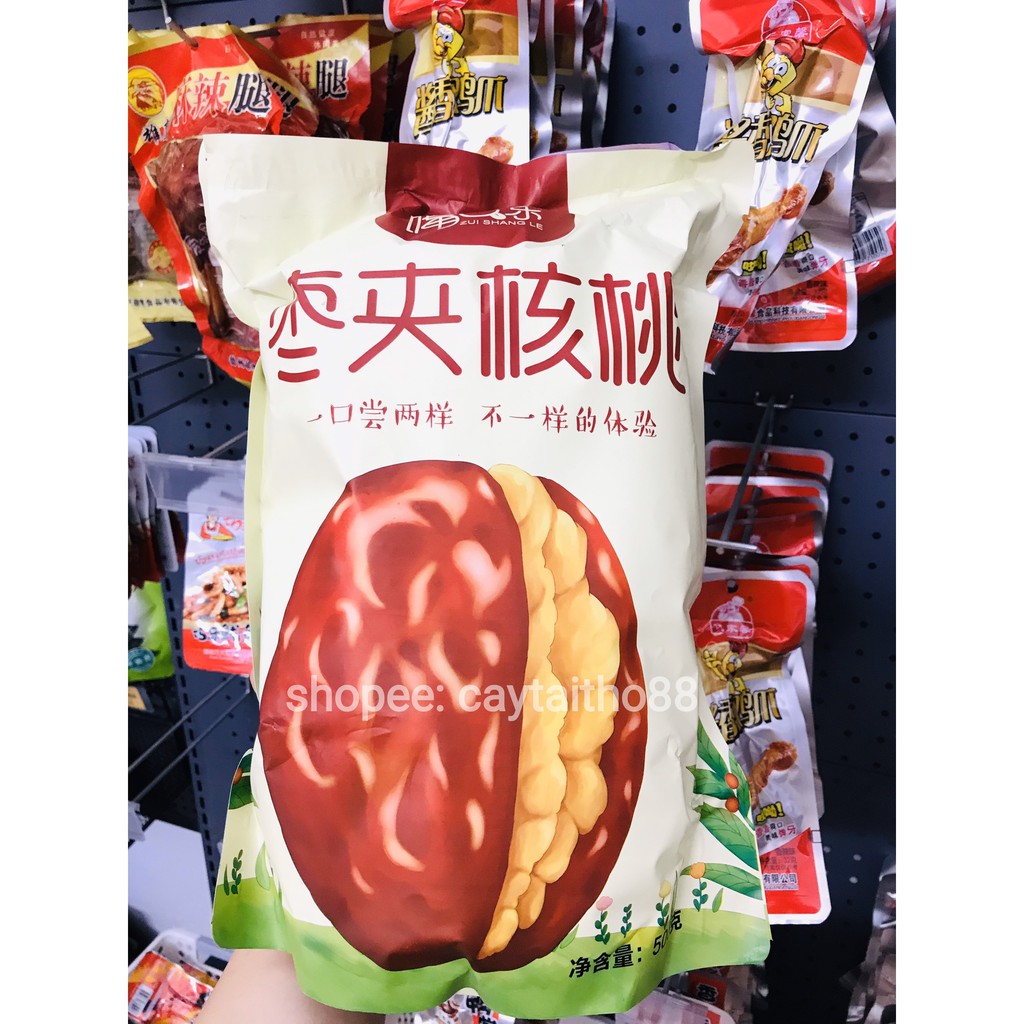 Táo đỏ kẹp quả óc chó 500g