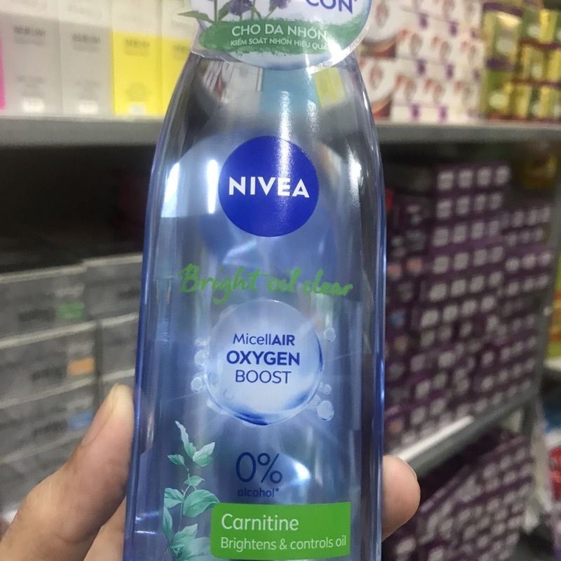 Nước tẩy trang Nivea kiểm soát nhờn ngăn ngừa mụn trắng da 200ml.