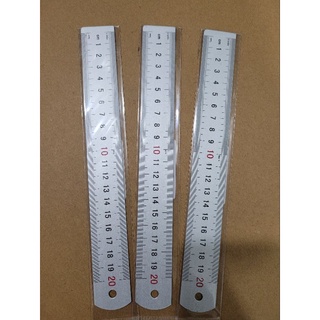 Thước kẻ sắt 20cm.
